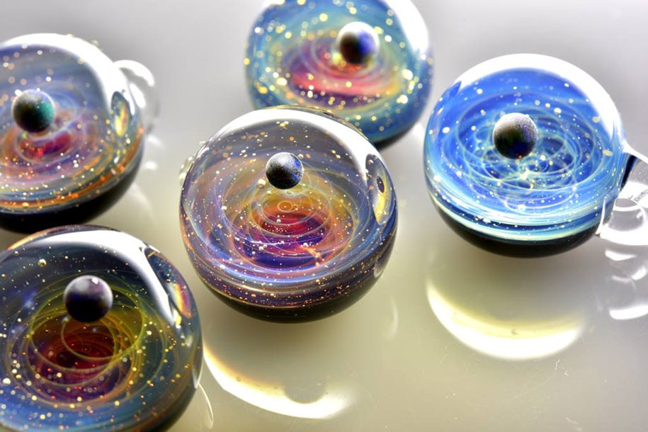 Блог mudder - planets-galaxy-glass-pendants-space-glass-satoshi-tomizu-2.jpg