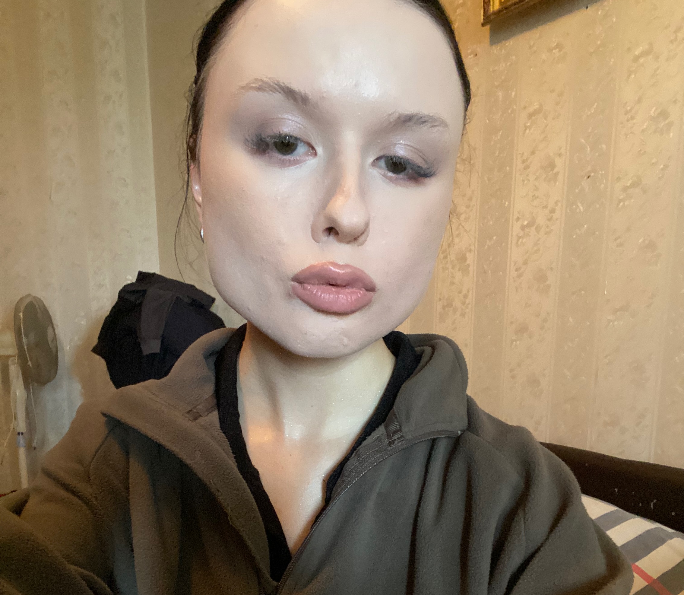 Посмотрите на наличие магического воздействия по фото - CE3FCEC9-AAD0-4F42-9B89-771129C7B221.jpeg