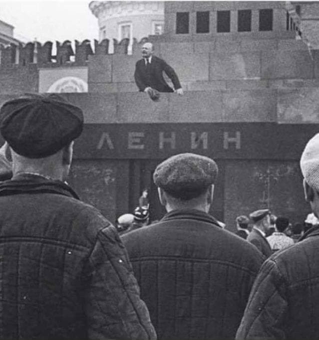 Шо-то тут не здесь - Cadr.jpg