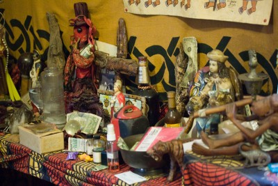 Образ жизни мага - Voodoo_Altar_New_Orleans.jpg