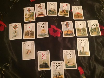 По группе женщины не виду ни чувств ни серьезных намерений, в отличие от мужчины . Итог женщины-письмо, возможно будут общаться. По итогу якорь- все так и останется пока. Девочки поправьте, кто как видит. <br />Вытянула три карты (что ждёт их в течение 3 месяцев) башня звезды Лилии - холодность и мечты ???