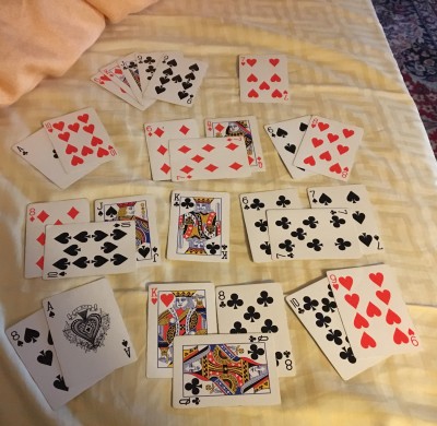 Это уже расклад,верхние 5 карт это на сердце и слева 7❤️ Это под сердцем