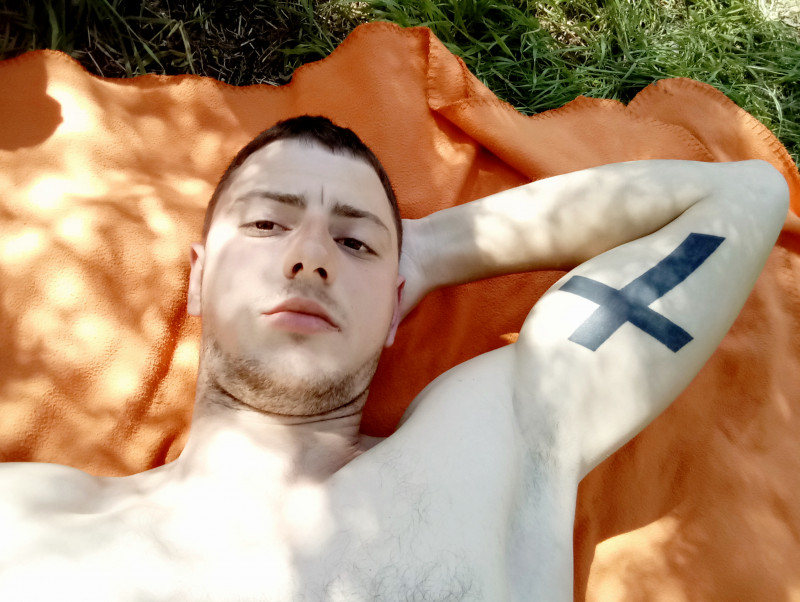 Фото мужа где он один только такое. Есть в полный рост,но со мной или с дочкой.